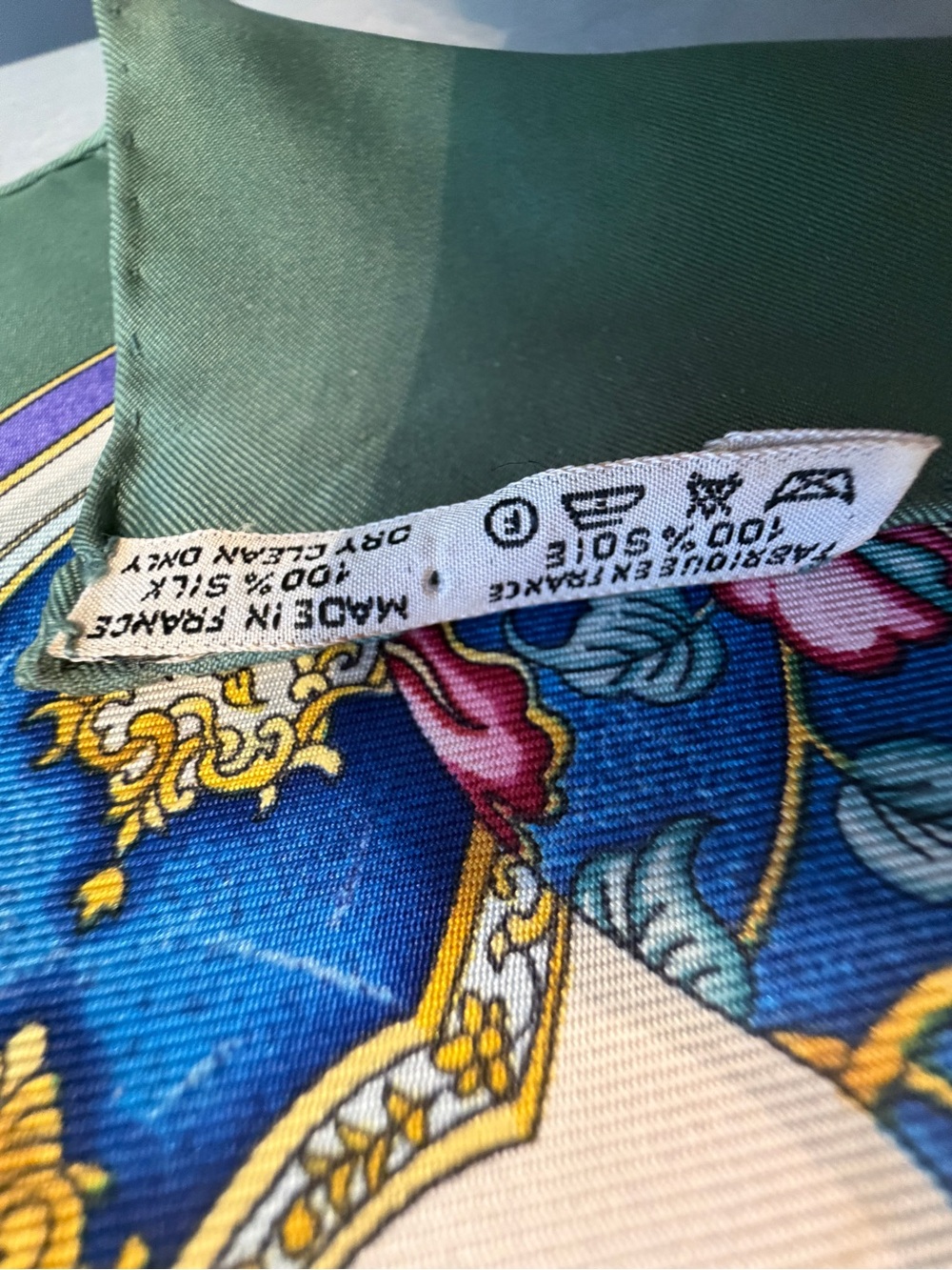 Hermès Paris Carré 90 "Qu'importe le Flacon" Vintage Silk Scarf Perfume Bottle - Picture 7 of 13